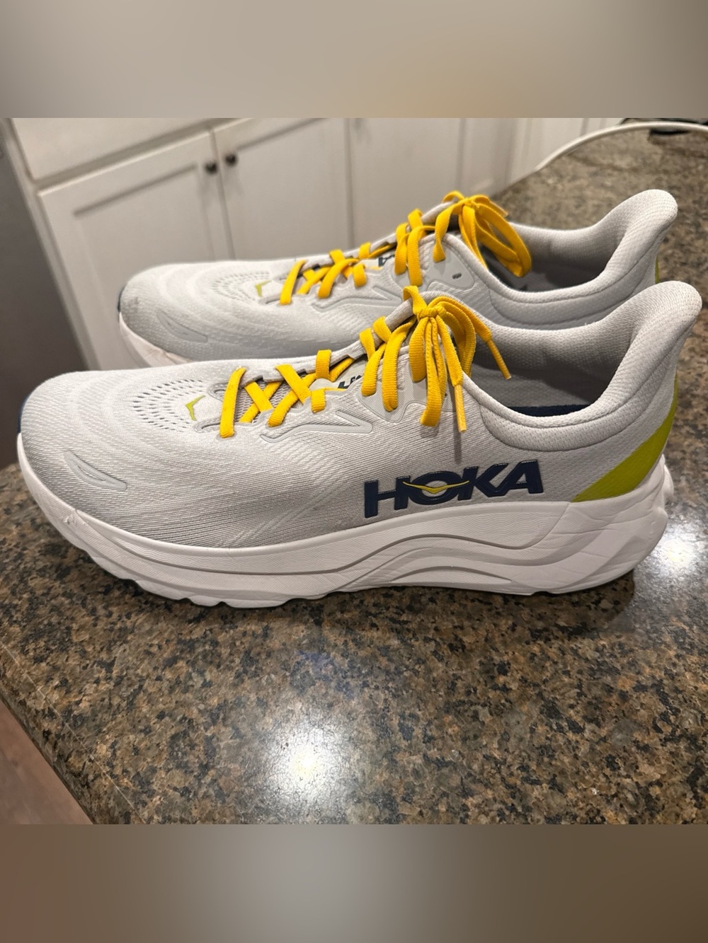 Men's Size 13 Hoka Arahi 8 Running Shoes